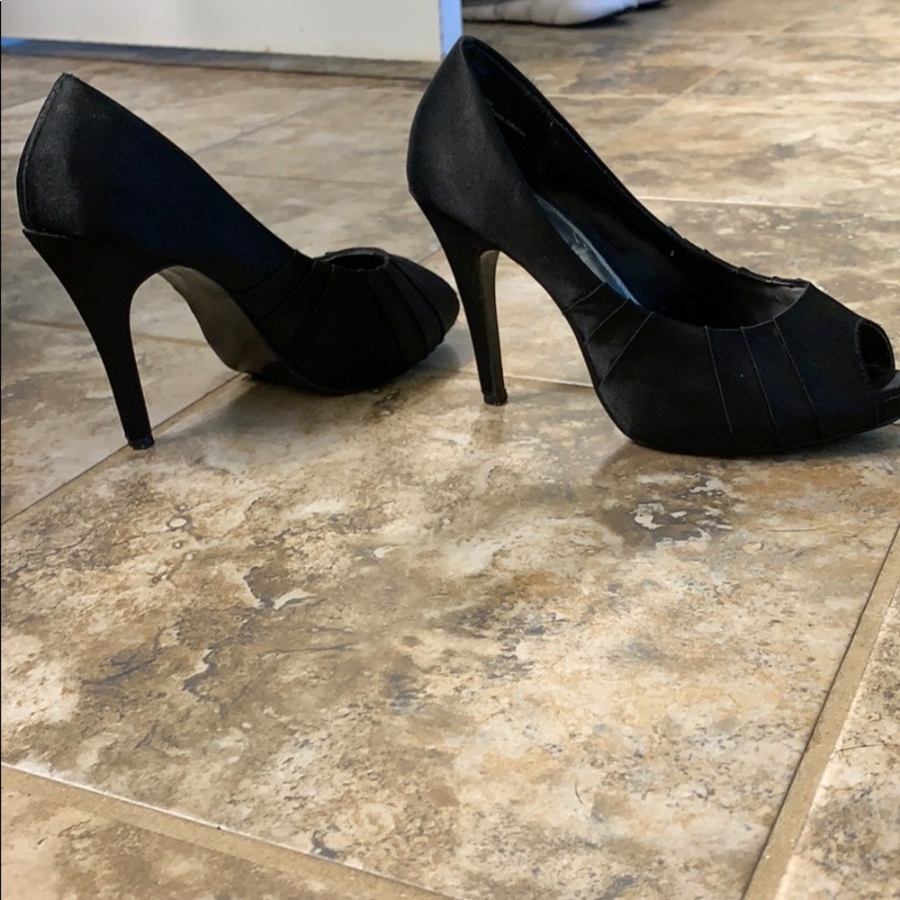 Lulu Townsend Peep-toe Heels